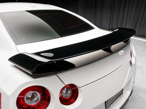 Used 2021 Nissan GT-R Premium image 39