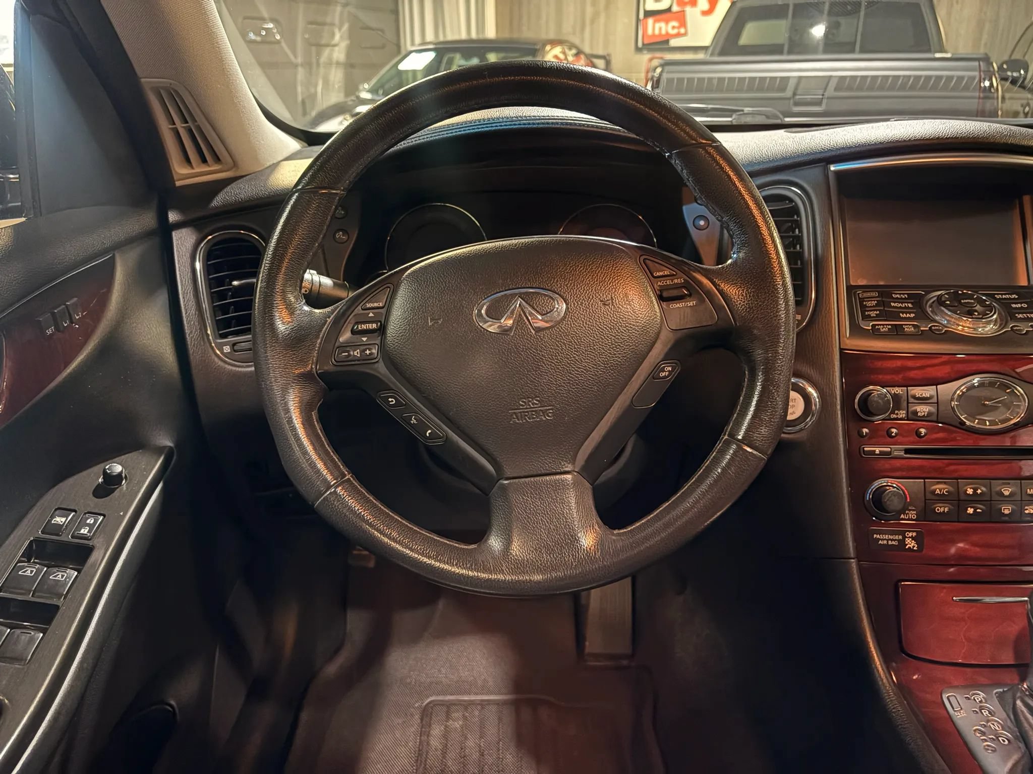 Used 2016 INFINITI QX50 AWD w/ Deluxe Touring Package image 15