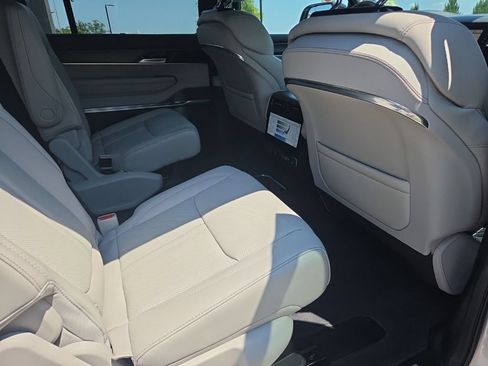 Used 2026 Jeep Grand Wagoneer Summit w/ Premium Group III AWD/4WD image 11