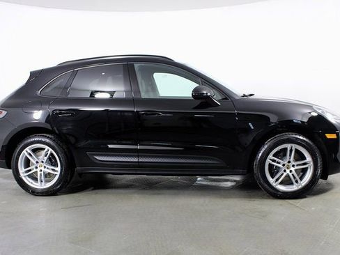 Certified 2025 Porsche Macan image 8