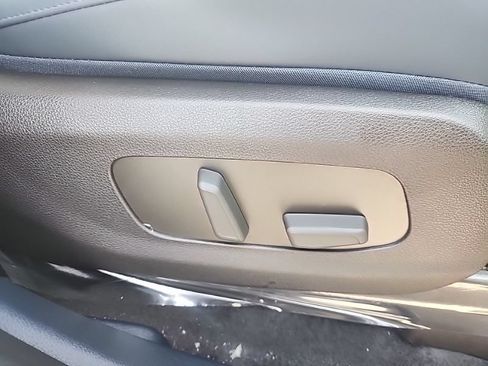New 2026 Kia Carnival EX FWD image 16