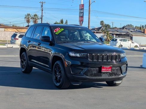 Used 2024 Jeep Grand Cherokee Altitude image 3