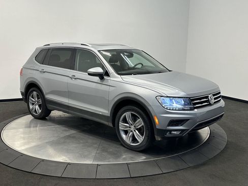 Used 2020 Volkswagen Tiguan SEL AWD/4WD image 2