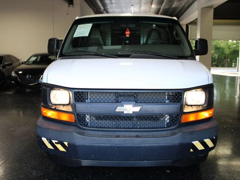 Used 2017 Chevrolet Express 2500 Extended RWD image 7
