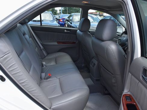 Used 2004 Toyota Camry XLE w/ VSC & Side Airbag Pkg FWD image 16