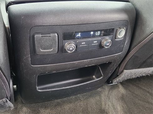 Used 2018 Chevrolet Suburban LT image 29