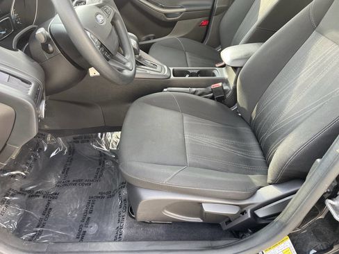 Used 2018 Ford Focus SEL image 9