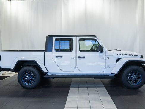 New 2026 Jeep Gladiator Sport AWD/4WD image 3