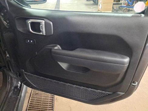 Used 2024 Jeep Wrangler Unlimited Rubicon w/ XTREMEE 35" Tire Package image 16