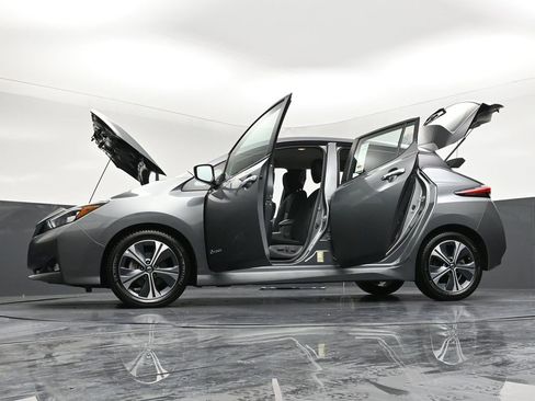 Used 2019 Nissan Leaf SV w/ SV Technology Package image 37