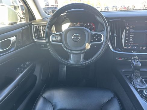 Used 2020 Volvo S60 T6 Momentum image 17