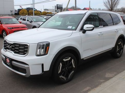Used 2023 Kia Telluride S AWD/4WD image 2