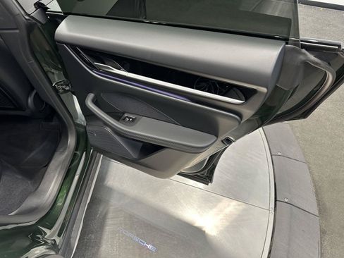 Certified 2025 Porsche Macan 4S Electric AWD/4WD image 39