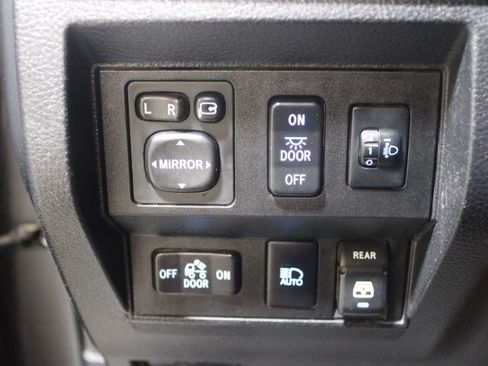 Used 2018 Toyota Tundra Platinum AWD/4WD image 39