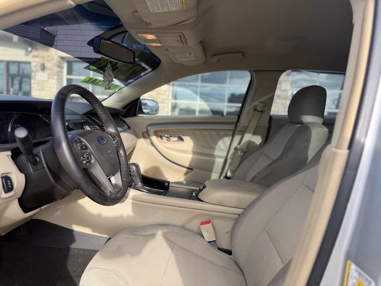 Used 2015 Ford Taurus SEL FWD image 10