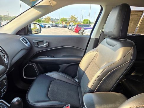 Used 2019 Jeep Compass Latitude w/ Cold Weather Group AWD/4WD image 25