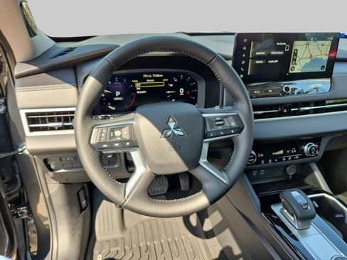 New 2025 Mitsubishi Outlander SE image 14