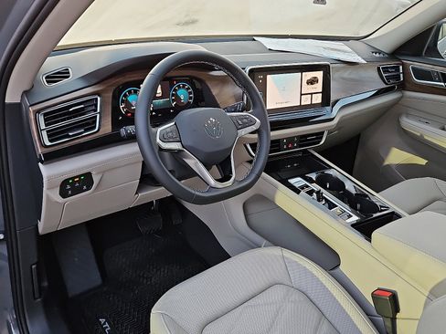 New 2026 Volkswagen Atlas SE image 14