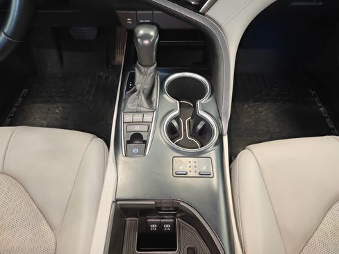Used 2018 Toyota Camry XSE FWD image 25