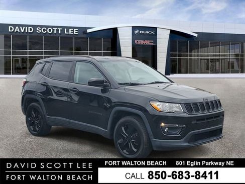 Used 2018 Jeep Compass Latitude FWD image 1