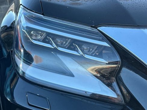 Used 2023 Lexus GX 460 Premium w/ Accessory Package image 11