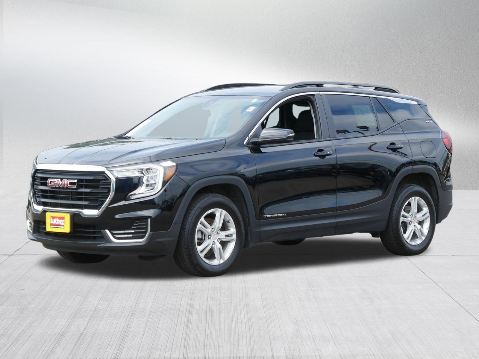 Used 2023 GMC Terrain SLE w/ Driver Convenience Package AWD/4WD image 3