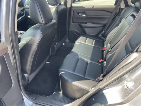 Used 2023 Nissan Rogue SV w/ SV Premium B Package FWD image 12