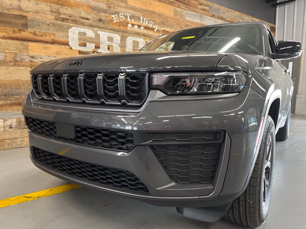 New 2026 Jeep Grand Cherokee Altitude AWD/4WD image 9