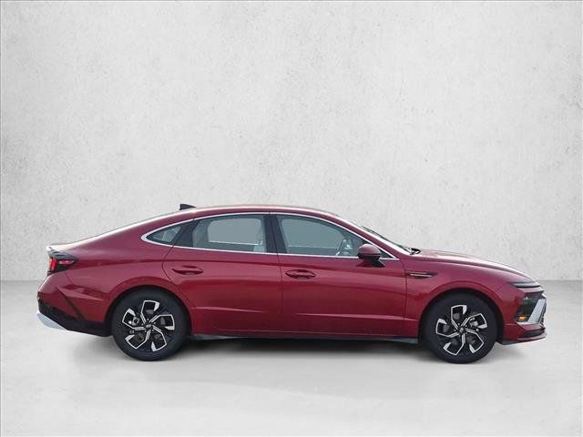 Used 2025 Hyundai Sonata SEL FWD image 4