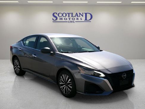 Used 2024 Nissan Altima 2.5 SV FWD image 4