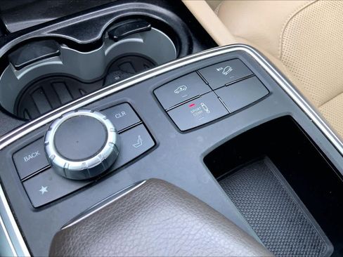 Used 2014 Mercedes-Benz GL 550 4MATIC image 34