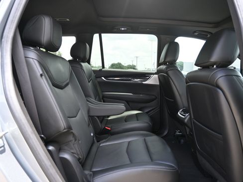 Used 2024 Cadillac XT6 Premium Luxury w/ Technology Package AWD/4WD image 24