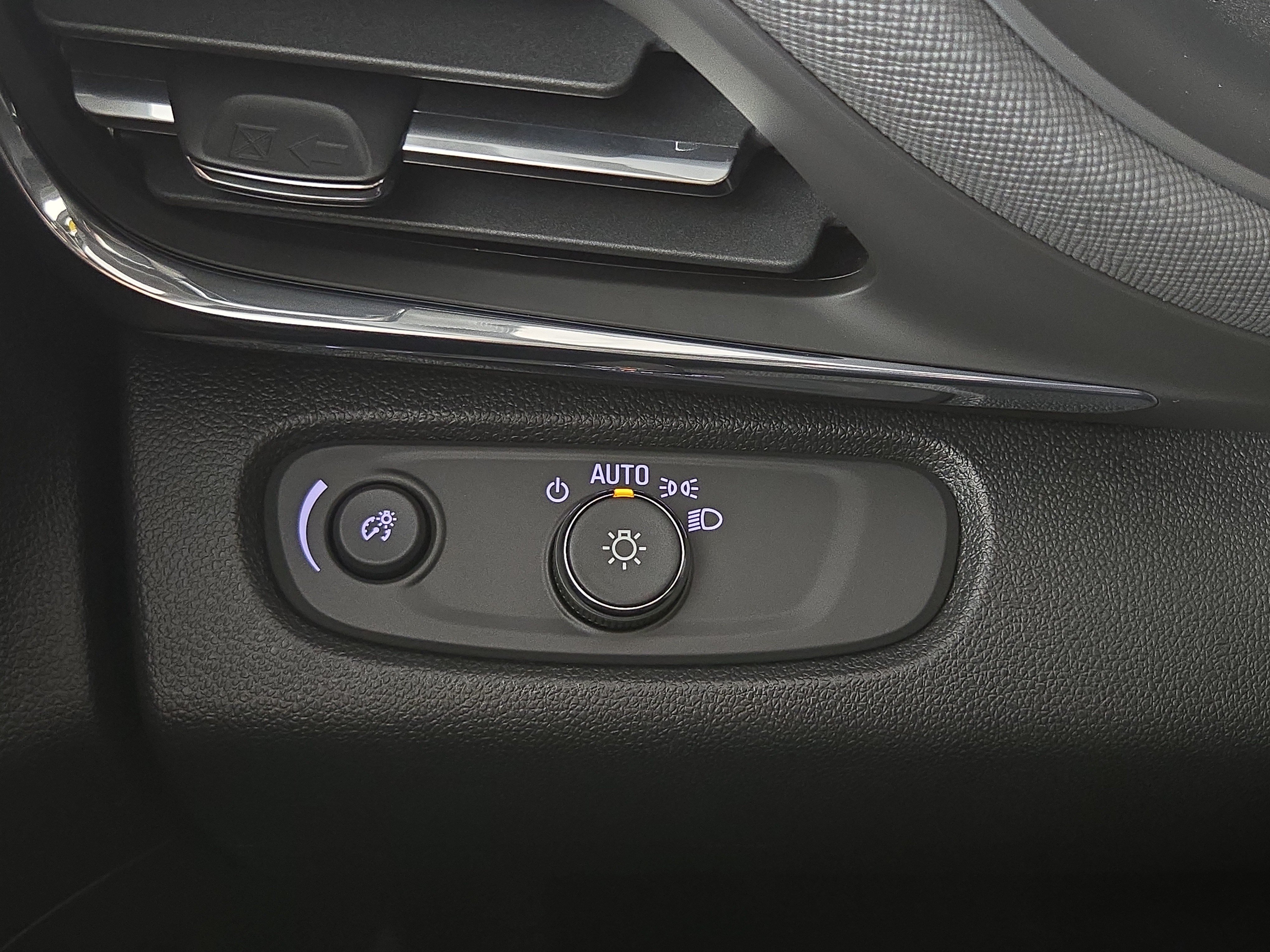 Used 2025 Buick Envista Preferred w/ Convenience I Package FWD image 24