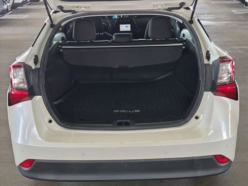 Used 2020 Toyota Prius LE FWD image 6