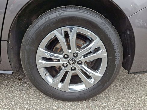 Used 2024 Toyota Sienna Platinum image 8