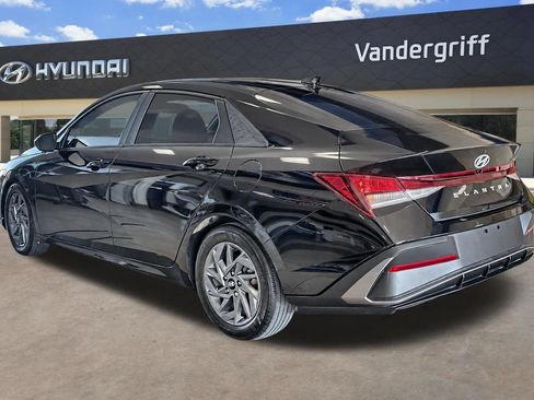 Used 2024 Hyundai Elantra SEL FWD image 3