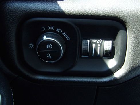 Used 2020 RAM 3500 Tradesman w/ Chrome Appearance Group image 19