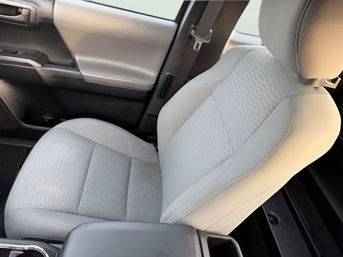 Used 2016 Toyota Tacoma SR RWD image 23