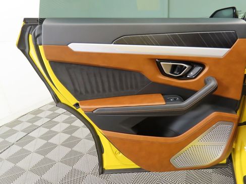 Used 2019 Lamborghini Urus image 26