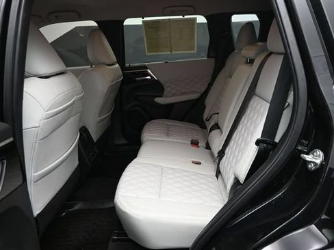 Used 2024 Mitsubishi Outlander SEL Black Edition FWD image 11