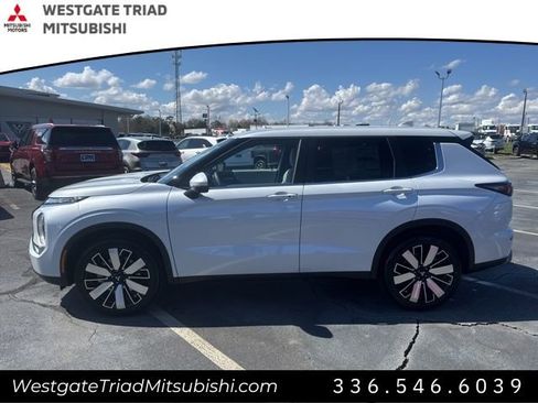 New 2026 Mitsubishi Outlander SE image 5