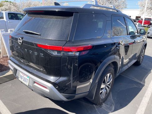 Used 2022 Nissan Pathfinder SL w/ SL Black Package image 2