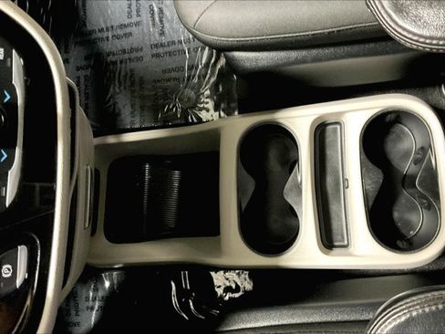 Used 2017 Chrysler Pacifica Touring image 42