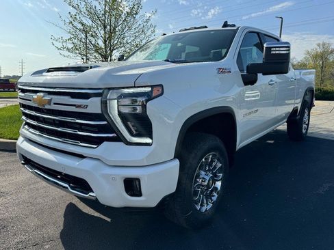 New 2026 Chevrolet Silverado 2500 LT w/ Z71 Chrome Sport Edition AWD/4WD image 32