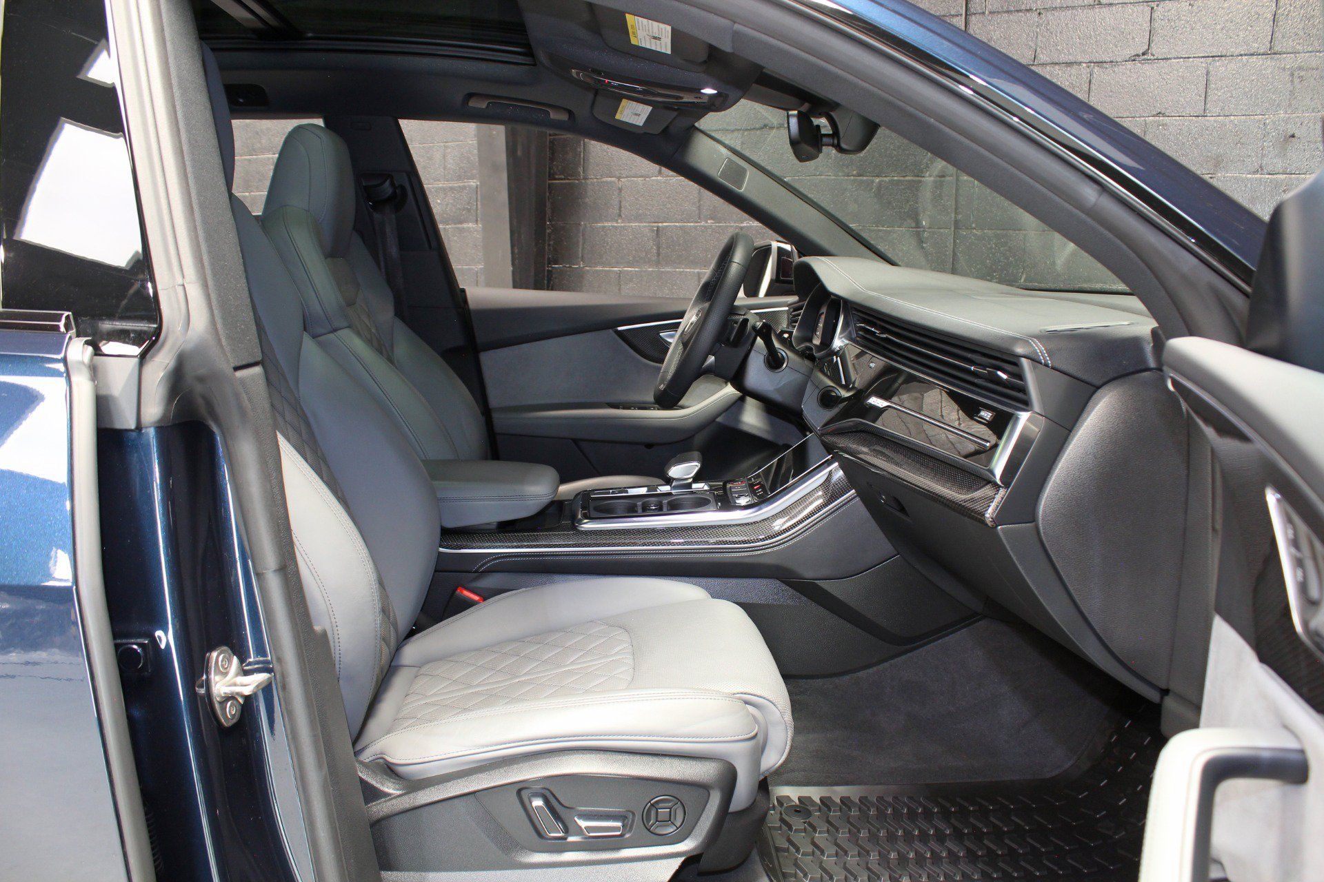 Used 2023 Audi SQ8 Premium Plus AWD/4WD image 47