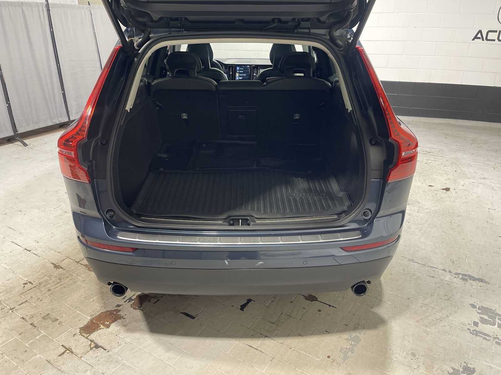Used 2018 Volvo XC60 T5 Momentum w/ Vision Package AWD/4WD image 19