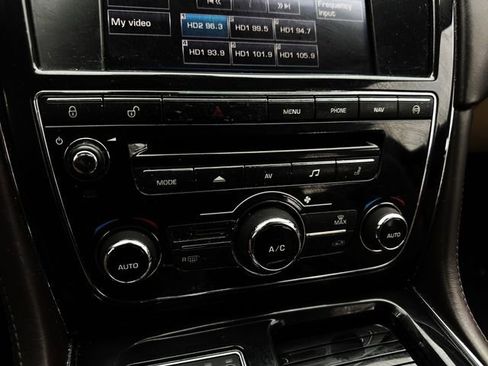 Used 2014 Jaguar XJ AWD image 29