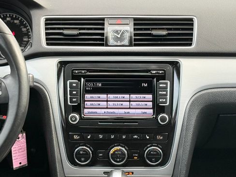 Used 2012 Volkswagen Passat 2.5 SE image 17