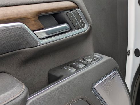 Used 2025 Chevrolet Silverado 2500 High Country w/ High Country Premium Package image 13