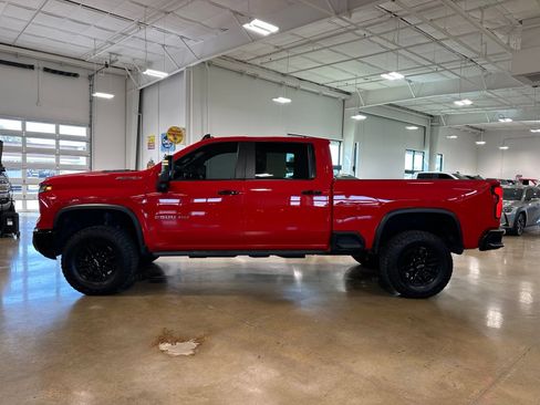 Used 2024 Chevrolet Silverado 2500 ZR2 w/ Snow Plow Prep/Camper Package AWD/4WD image 5